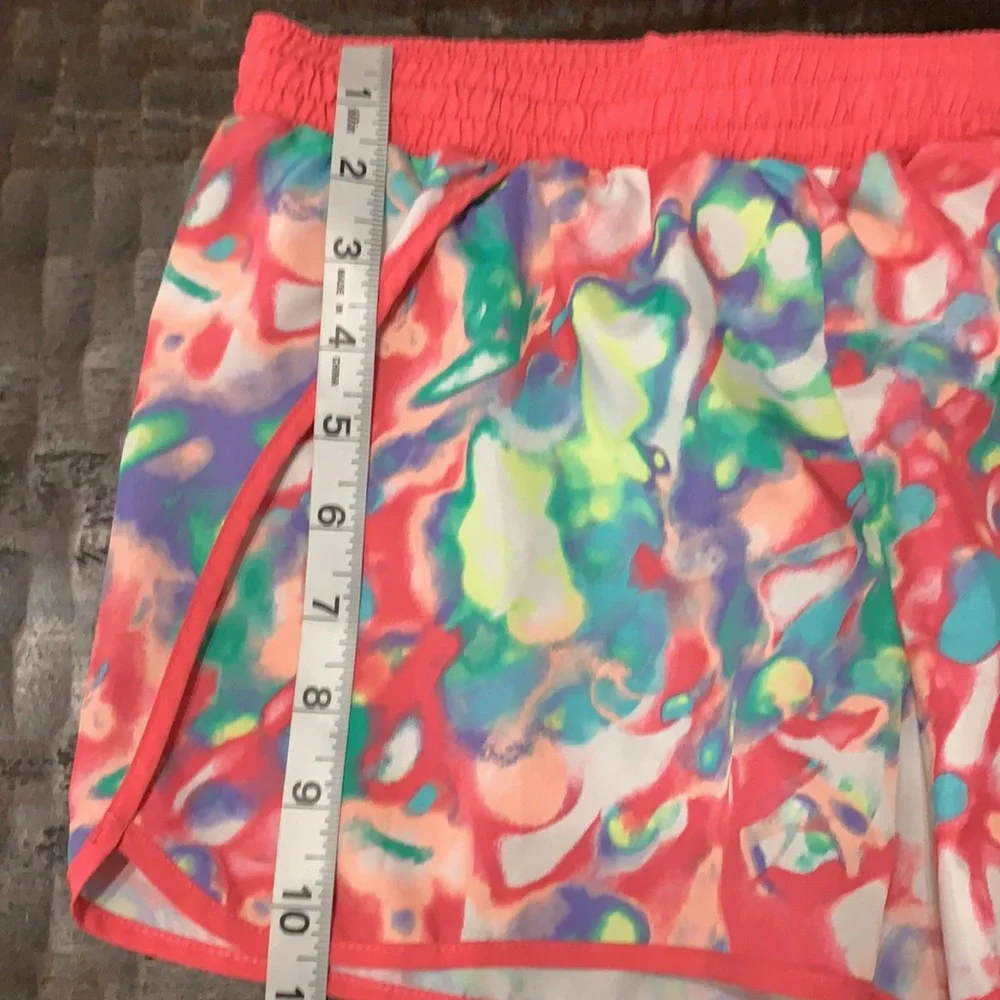 Xersion colorful abstract print athletic shorts Size 14